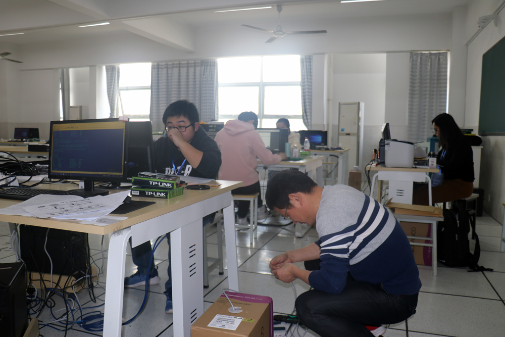 計(jì)算機(jī)教研室全力參與市技能大賽信息技術(shù)類賽事組織工作，展現(xiàn)專業(yè)擔(dān)當(dāng)與南京風(fēng)采